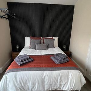 Deluxe Double Room Shower